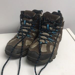 Women’s hiking boots waterproof